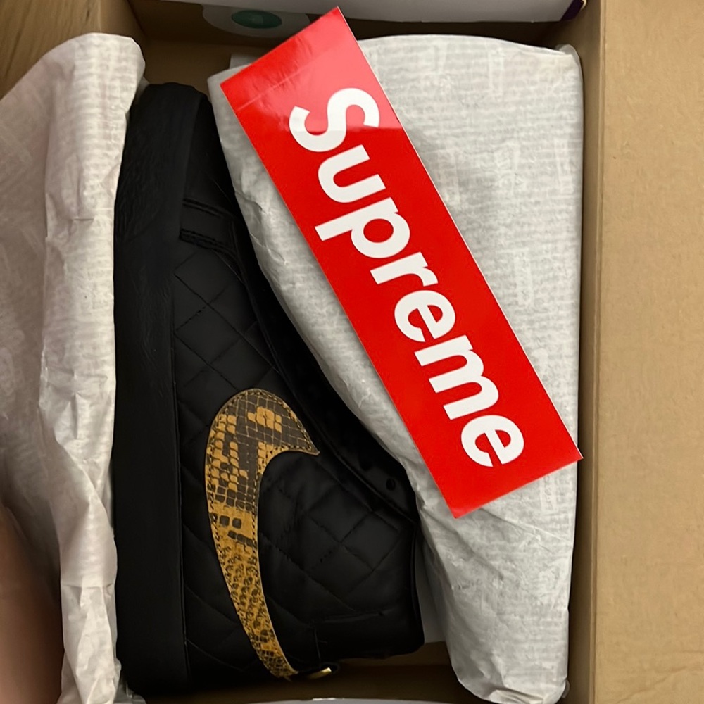 Supreme x nike sb zoom blazer mid